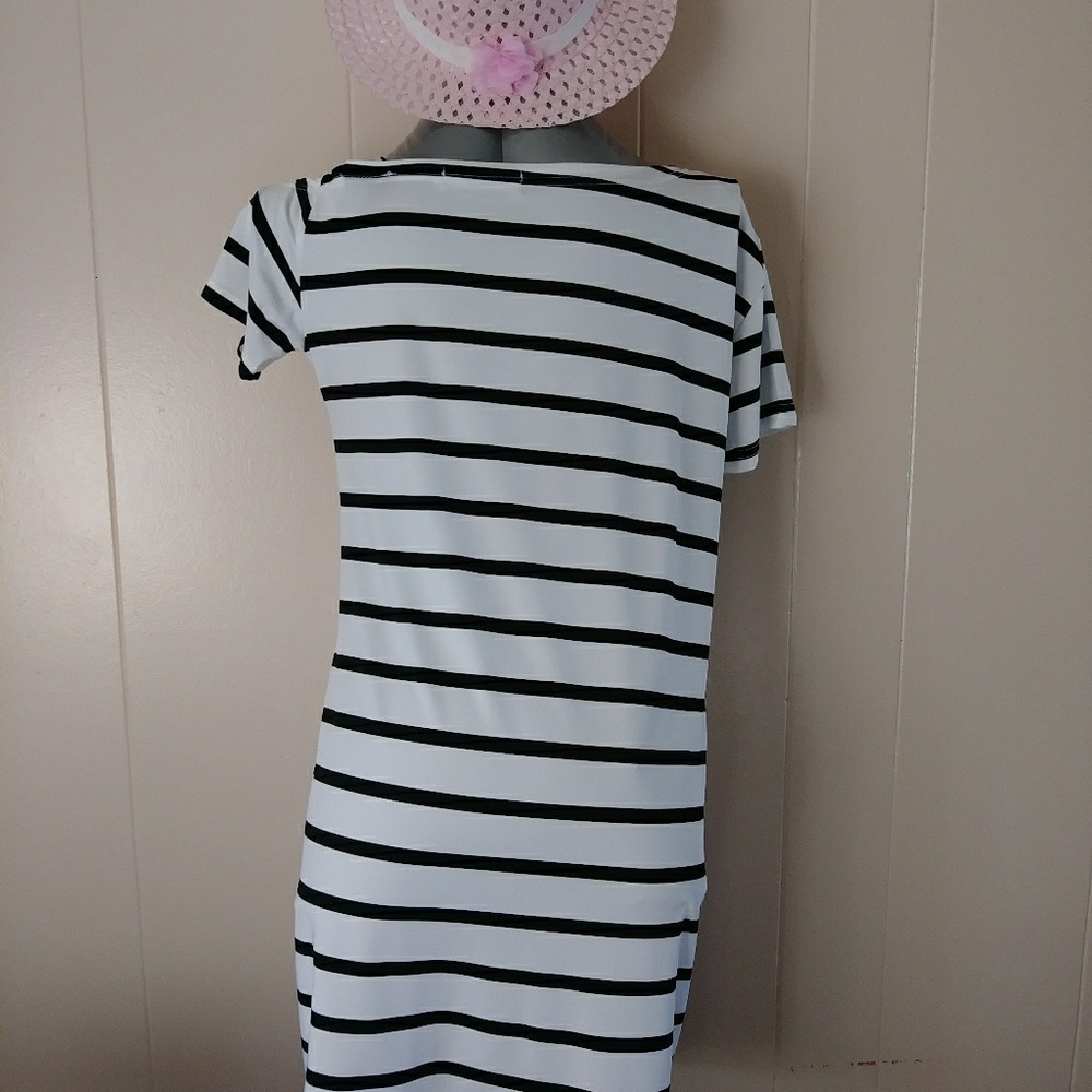 Dress - Picture 3 of 4